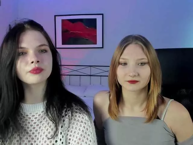 Cling to live show with Jeniffer-and-Elis from BongaCams 