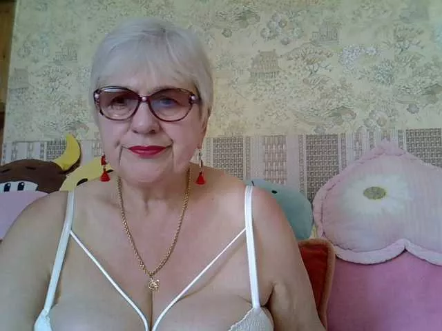 Cling to live show with SweetCherry00 from BongaCams 