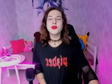 Cling to live show with kiraoberlin from Chaturbate 