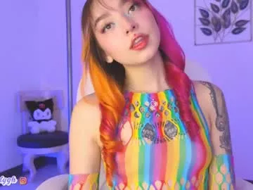 Cling to live show with maddy_gh1 from Chaturbate 