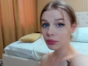 Cling to live show with mila_polly_and_forester from Chaturbate 