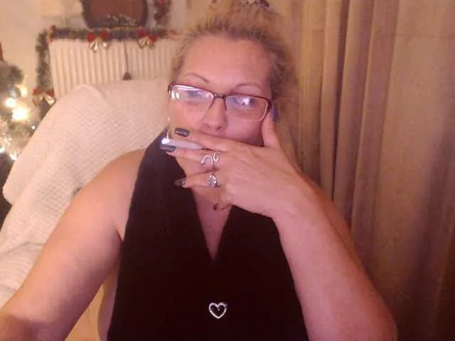 DivineBlond on BongaCams 