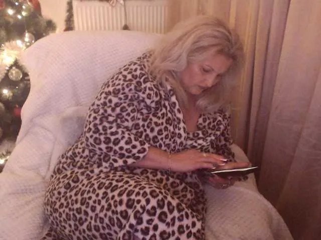 DivineBlond on BongaCams 