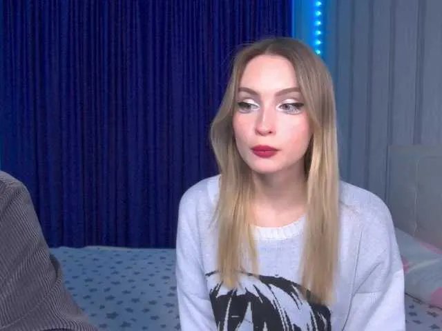 hollyJoys on BongaCams 