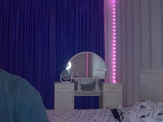 hollyJoys on BongaCams 