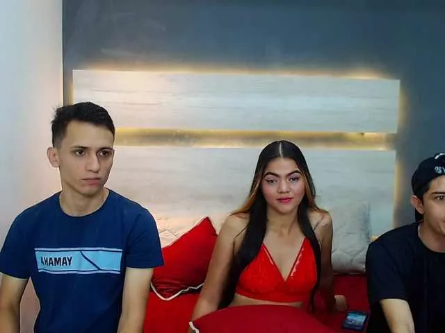 Cling to live show with IneedMilkk from BongaCams 