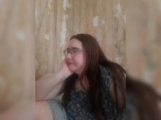 Cling to live show with Linavia from BongaCams 