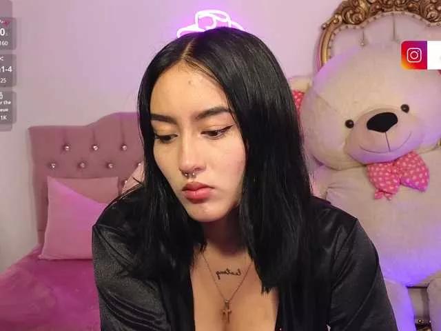 Cling to live show with ludokitty-tay from BongaCams 