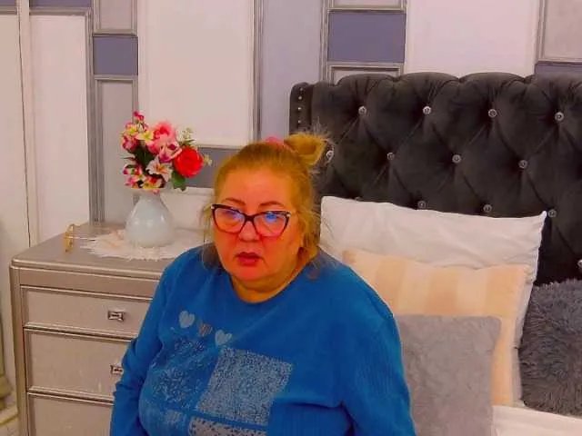 MadameLeona on BongaCams 