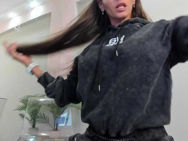 Maya-Hellen on BongaCams 