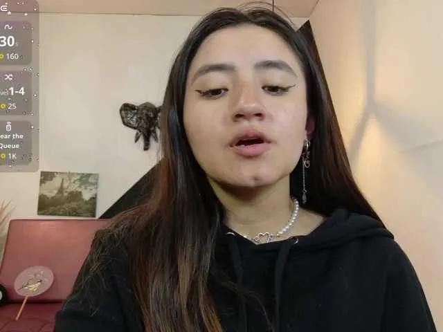 Perla-Teen — I have been told that we should never kneel before anyone, but it is a great lie, if you want to give pleasure, to do it on knees is a great option