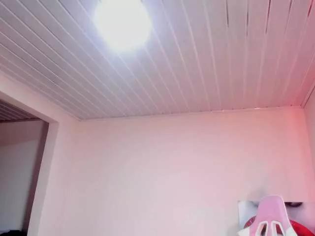 Cling to live show with Zamira-Taylor from BongaCams 