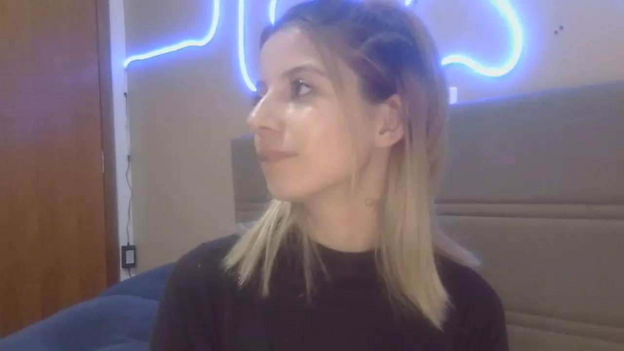 Cling to live show with Biancapriv from Cam4 