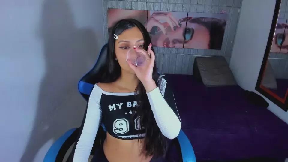 Cling to live show with catalehia_milk from Cam4 