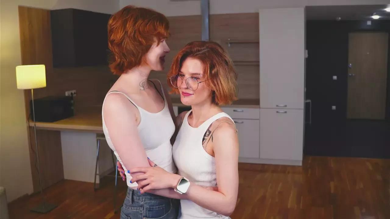 Cling to live show with DainaKettelle from Cam4 