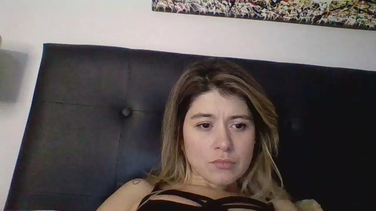 Cling to live show with Devilbabi from Cam4 