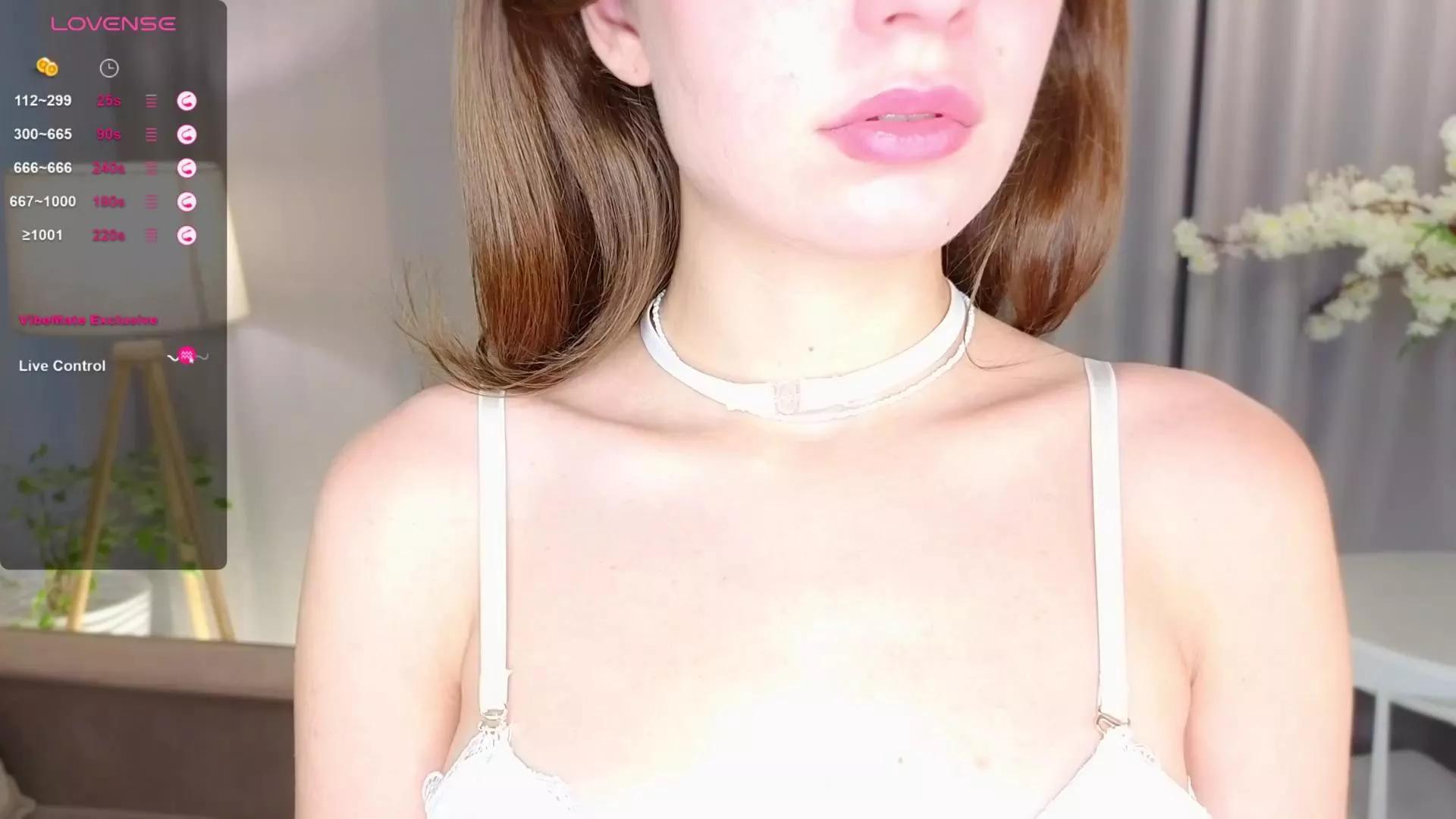 Cling to live show with FeliciaTucker from Cam4 