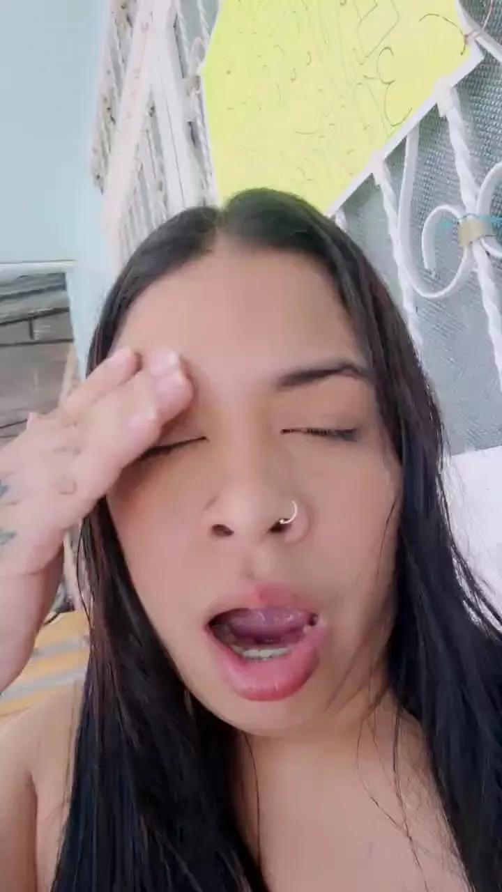 Cling to live show with girl_pee from Cam4 