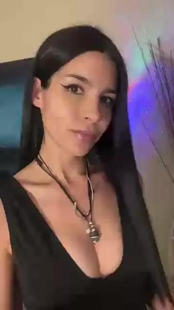Cling to live show with IaraStone from Cam4 