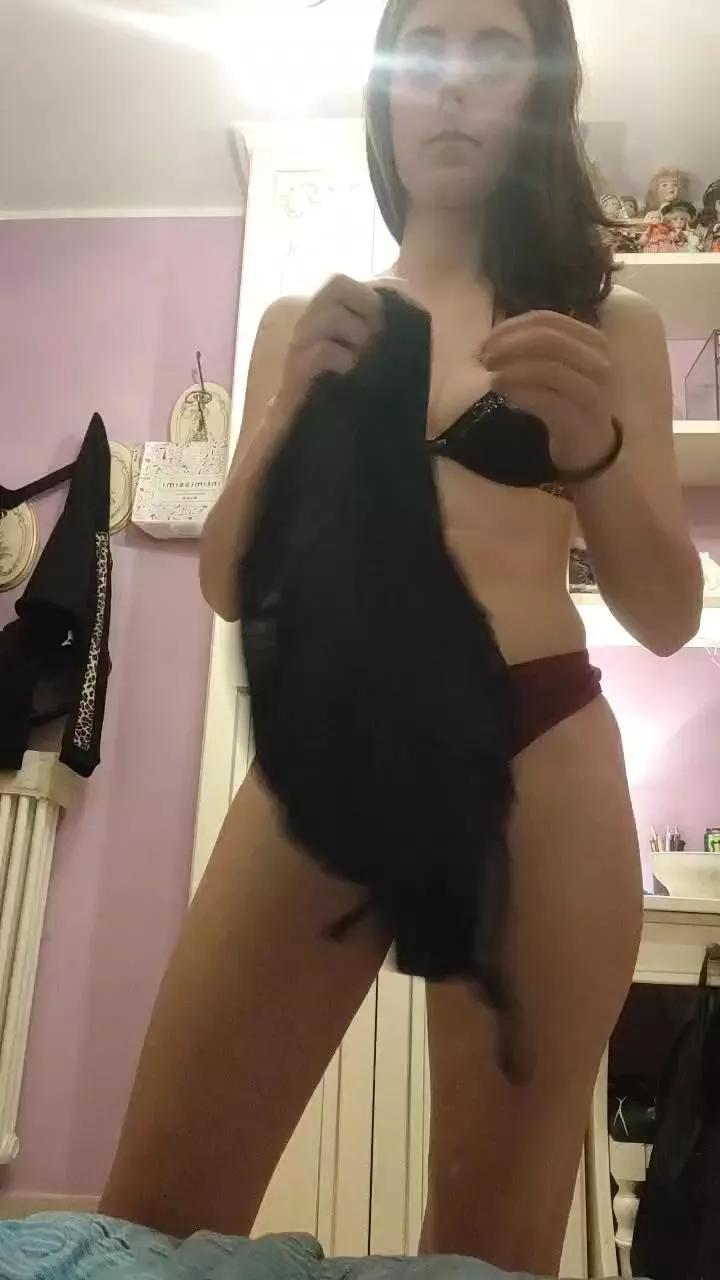 Cling to live show with KellyDevineMeow from Cam4 