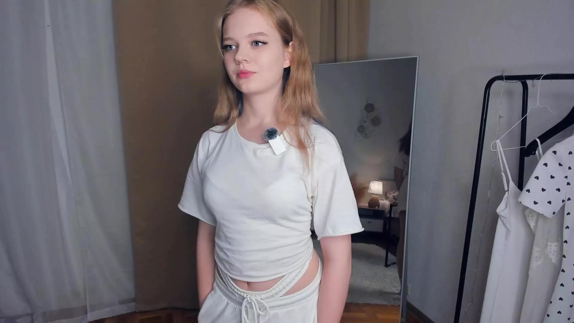 Cling to live show with LauraZeuner from Cam4 