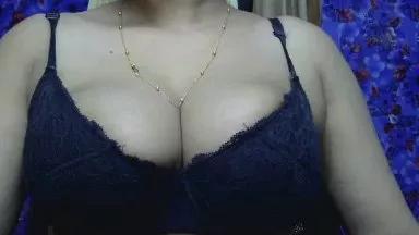 Cling to live show with NusratMimi from Cam4 