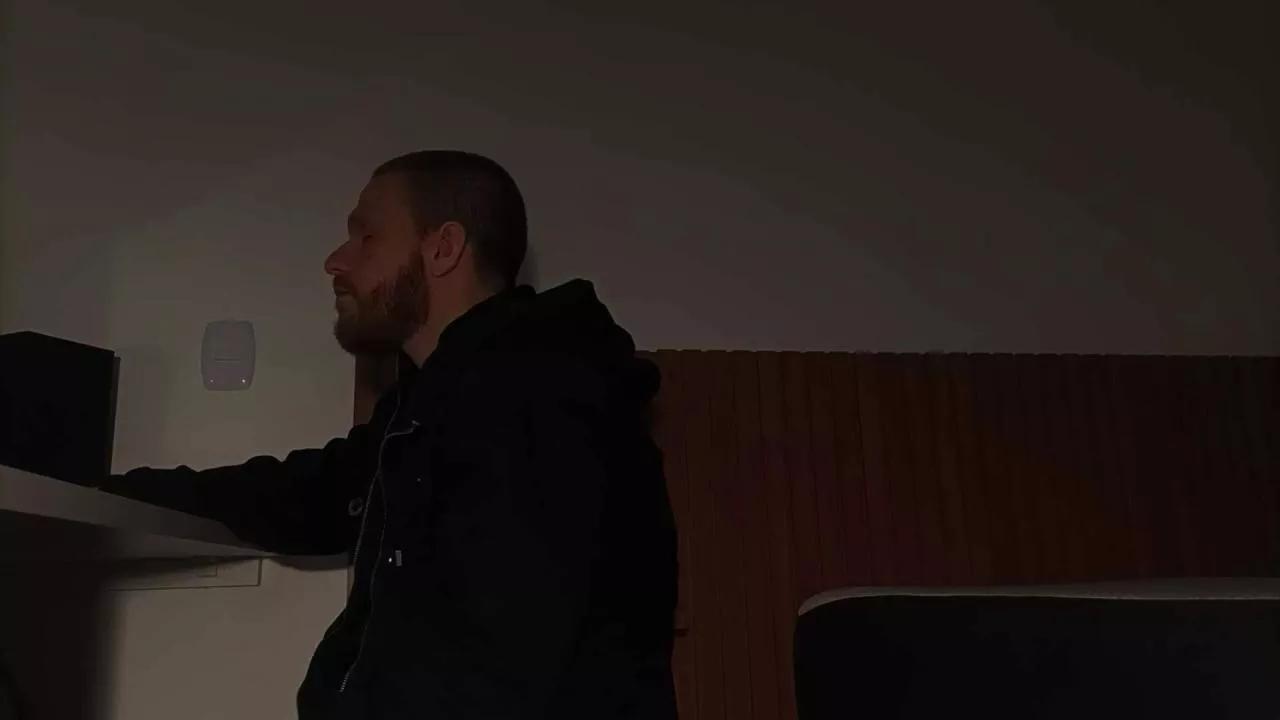 Cling to live show with rodrigoeng_ from Cam4 