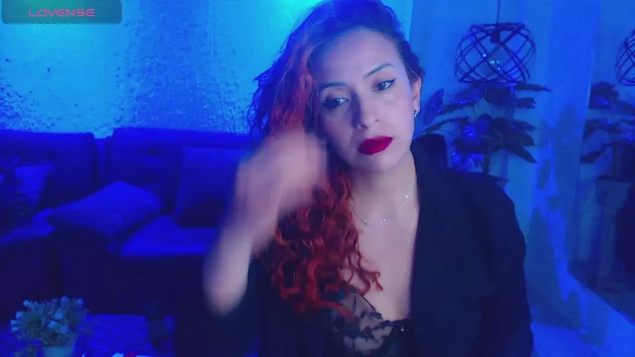 Cling to live show with sahra_taylor_ from Cam4 