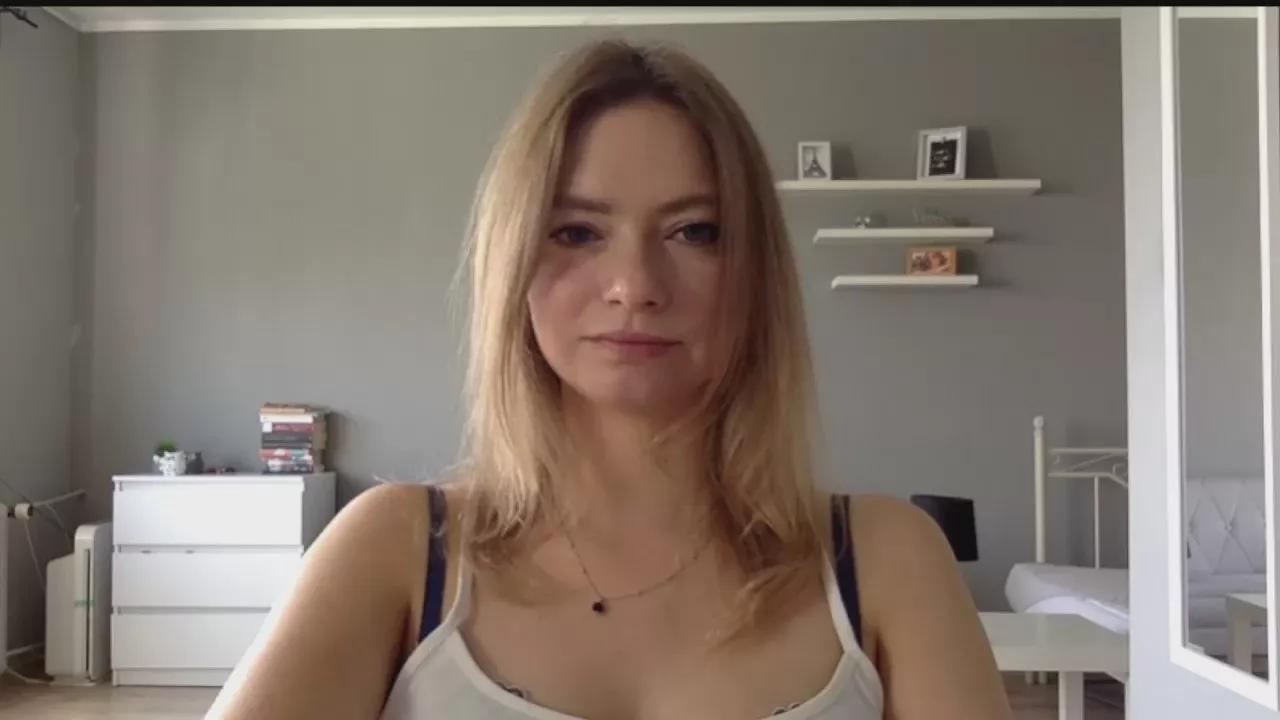 Cling to live show with sexy_millie01 from Cam4 