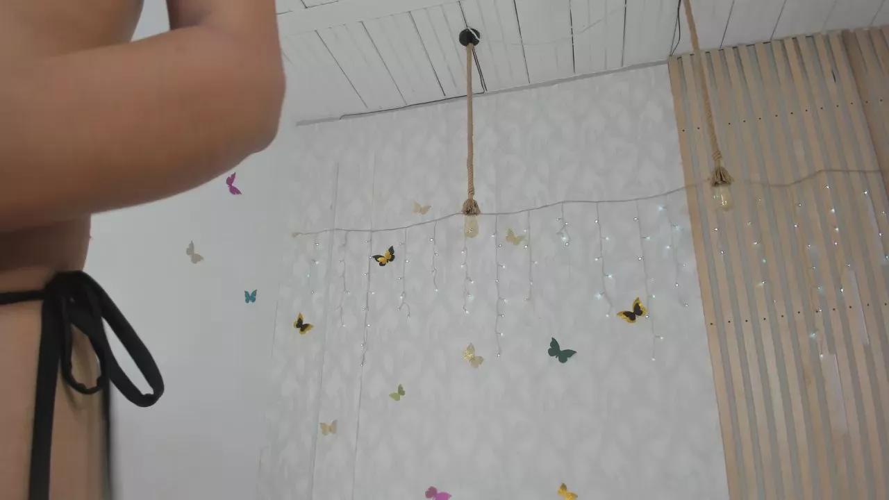 Cling to live show with sofia_valencia from Cam4 