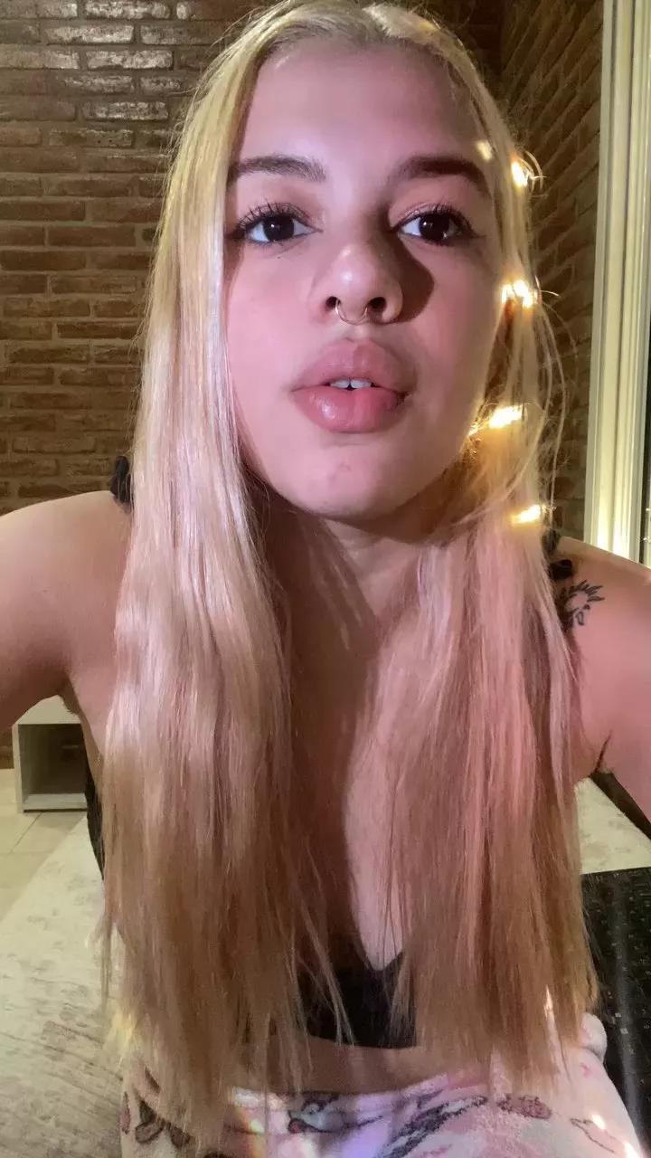 Cling to live show with Tiffanyarg from Cam4 