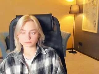 Cling to live show with alodiabucker from CamSoda 