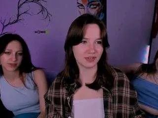 bella-cute1 on CamSoda