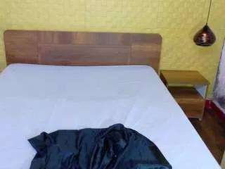 Cling to live show with bootyliciousss from CamSoda 