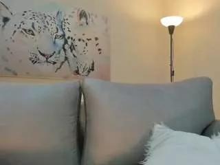 Cling to live show with brennawalker from CamSoda 