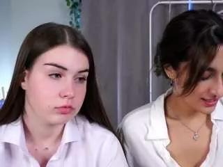 Cling to live show with dollyferrett from CamSoda 