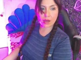 Cling to live show with evelyn-mature19 from CamSoda 