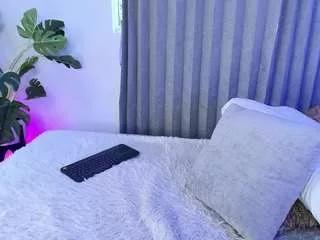 Cling to live show with hanna-1sweet from CamSoda 