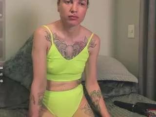Cling to live show with holly-colemans from CamSoda 