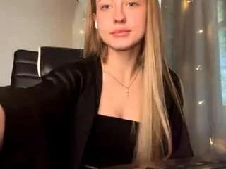 Cling to live show with katiebeames from CamSoda 