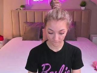 Cling to live show with kimberlly-smith from CamSoda 