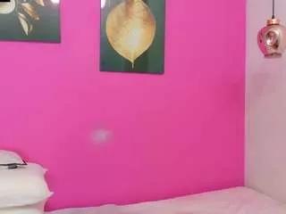 Cling to live show with kinkyandsavage from CamSoda 
