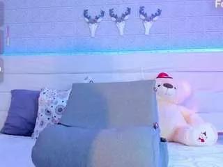 Cling to live show with leilahiuston from CamSoda 