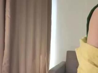 Cling to live show with marioniveson from CamSoda 