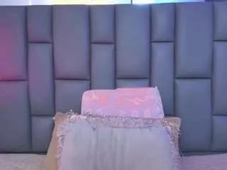 Cling to live show with miaabrownn from CamSoda 