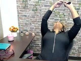 Cling to live show with nastyylondon from CamSoda 