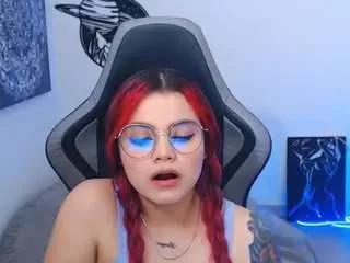 Cling to live show with scarletthudsson from CamSoda 