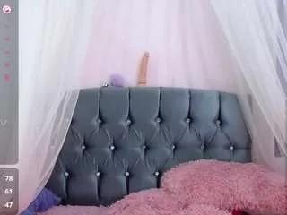 Cling to live show with sophiedrems from CamSoda 