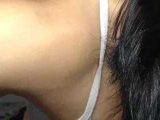 Cling to live show with sweetmiky from CamSoda 