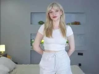Cling to live show with taytecockcroft from CamSoda 